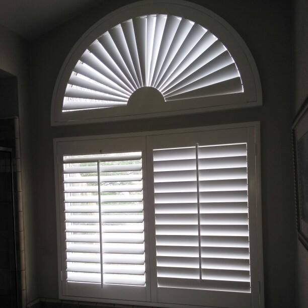 Corona Window Coverings LLC Logo